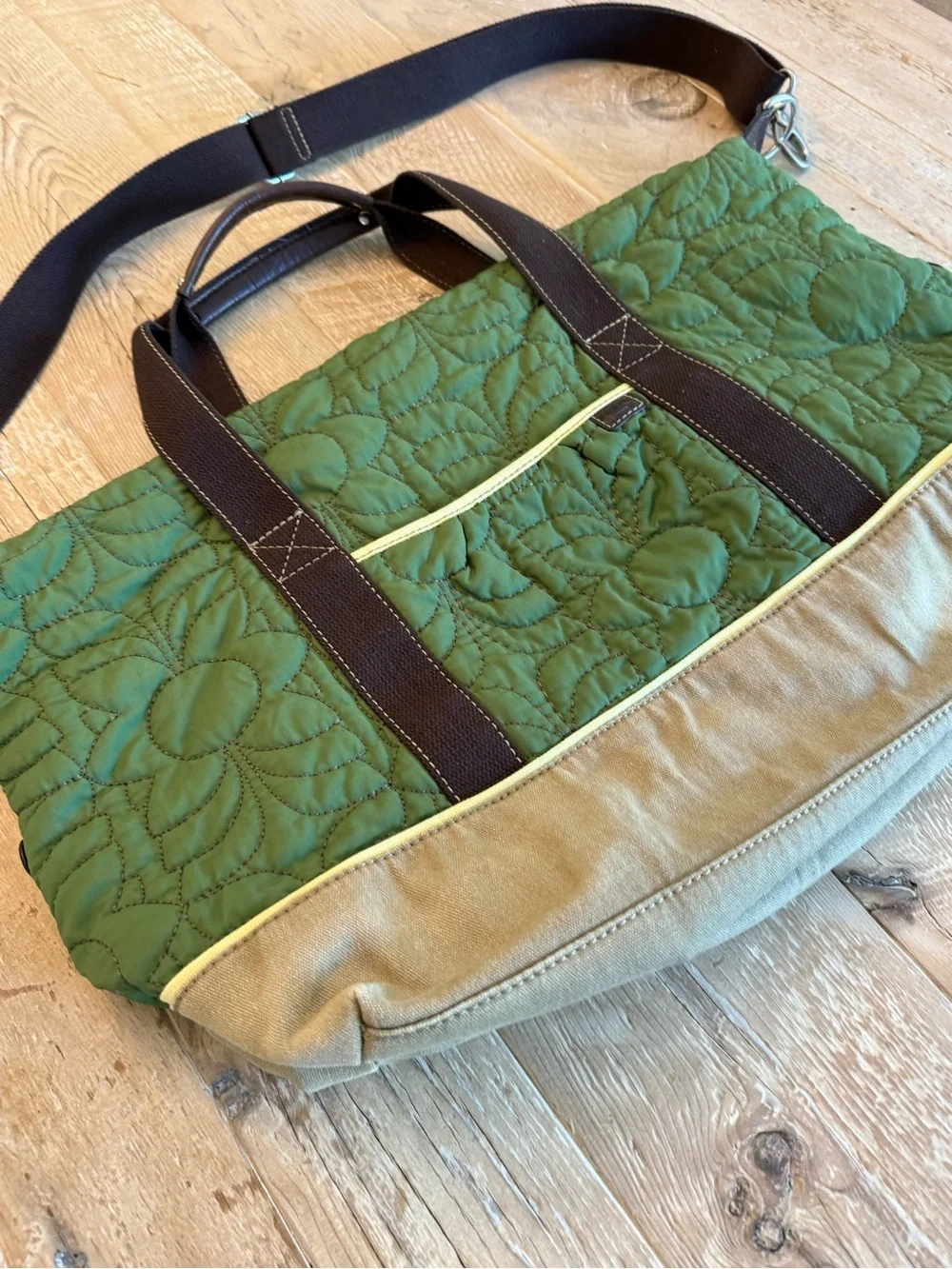 Fossil Quilted Green Messenger Bag with Tan Base Vintage EUC